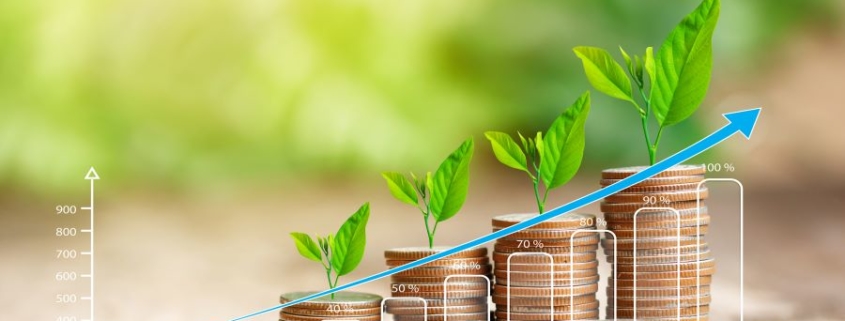 Graphique de croissance économique avec des pièces de monnaie et des pousses, symbolisant l'optimisation des investissements.