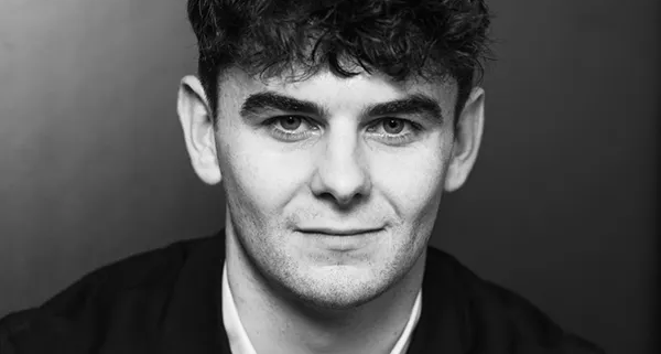 Ludovic Besson, conseiller en gestion de patrimoine, prêt à vous accompagner les clients dans vos stratégies d'investissement et de succession.