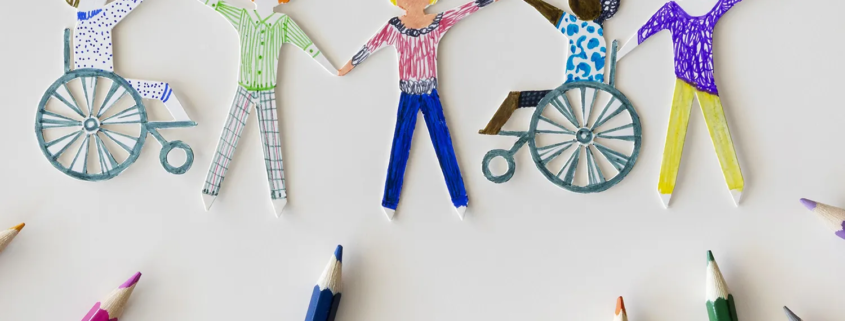 Des silhouettes en papier représentant la diversité, symbolisant l'importance d'une approche personnalisée en gestion de patrimoine.